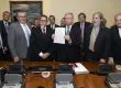 Firman protocolo de acuerdo para reajuste de salario mínimo