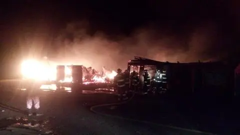Violento incendio consumió por completo cuatro locales comerciales en Tirúa