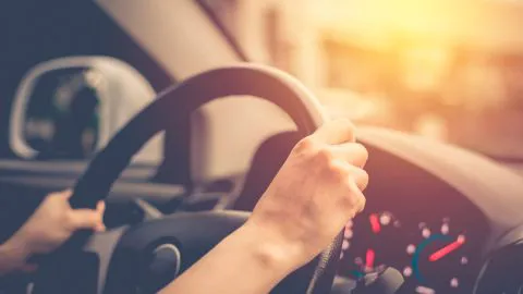 Lanzan cursos gratis de conducción: Conoce los requisitos y como postular