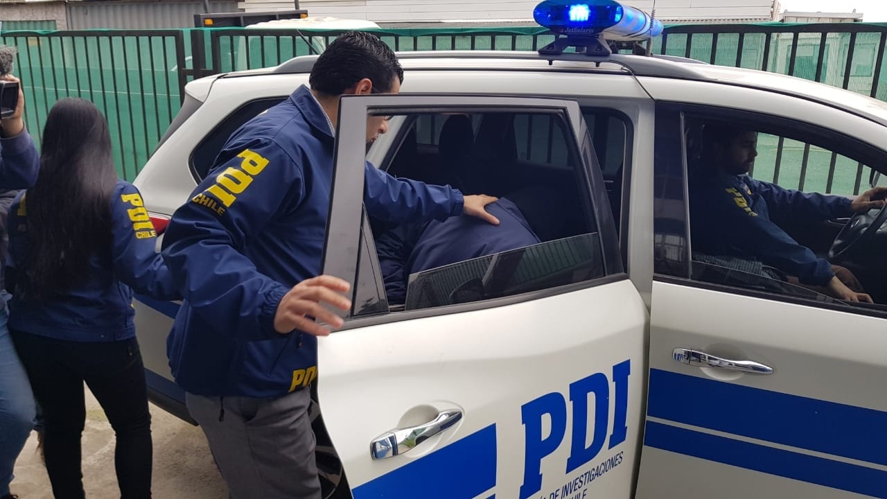 Detienen a profesor acusado de abuso sexual contra alumna de 14 años en medio de la clase