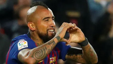 Arturo Vidal enciende partido del Conce con Rodelindo Roman