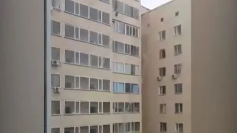 [VIDEO] Vecino salva a niño que cayó desde un décimo piso