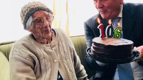 Emocionante: Abuelita de Hualqui celebró su cumpleaños 106 a lo grande