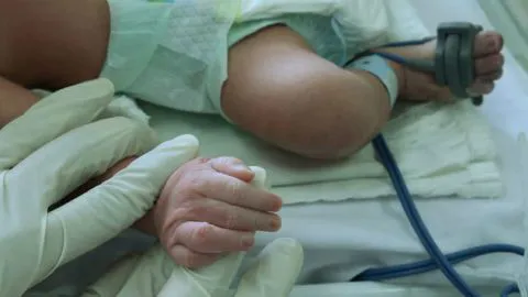 Lamentable: fallece bebé que fue pisada en la cabeza por su padre