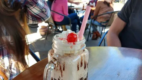 Furor por bombillas comestibles de restobar penquista