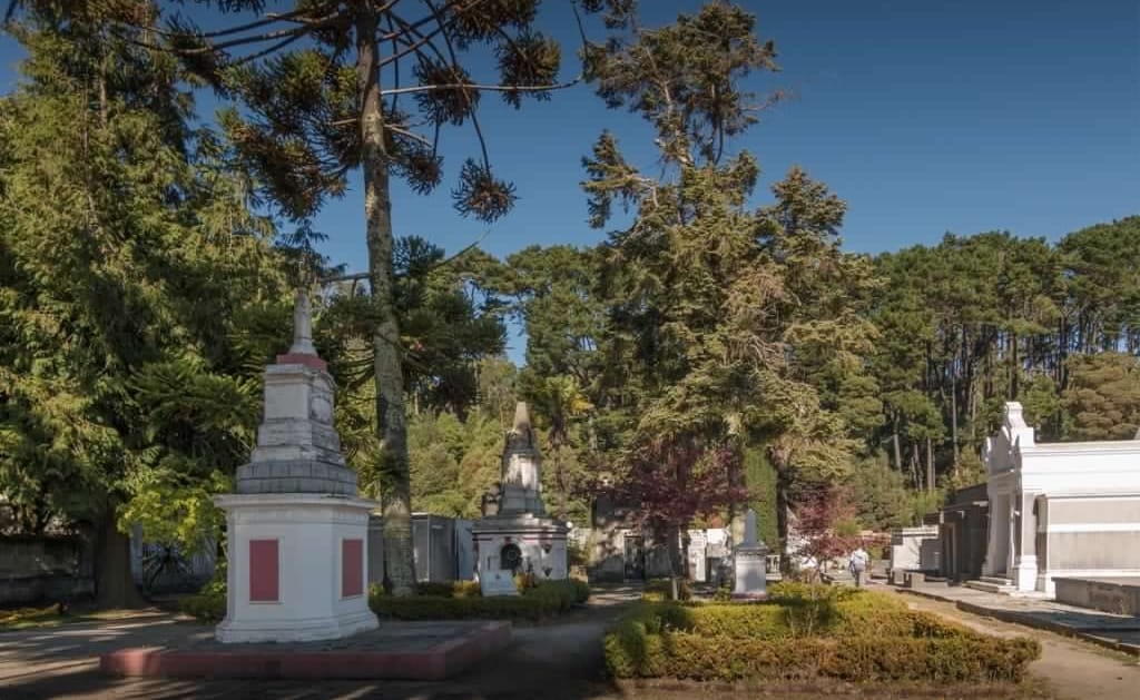 Decretan cierre de todos los cementerios del país para este fin de semana