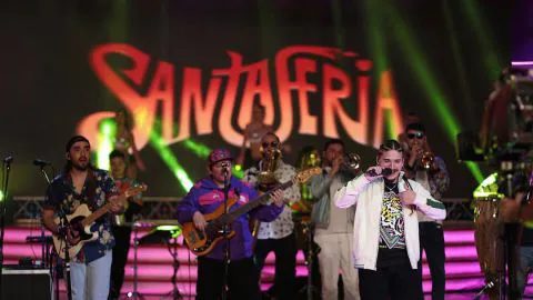Santaferia: La primera banda chilena en tocar en el emblemático programa “Pasión de Sábado”