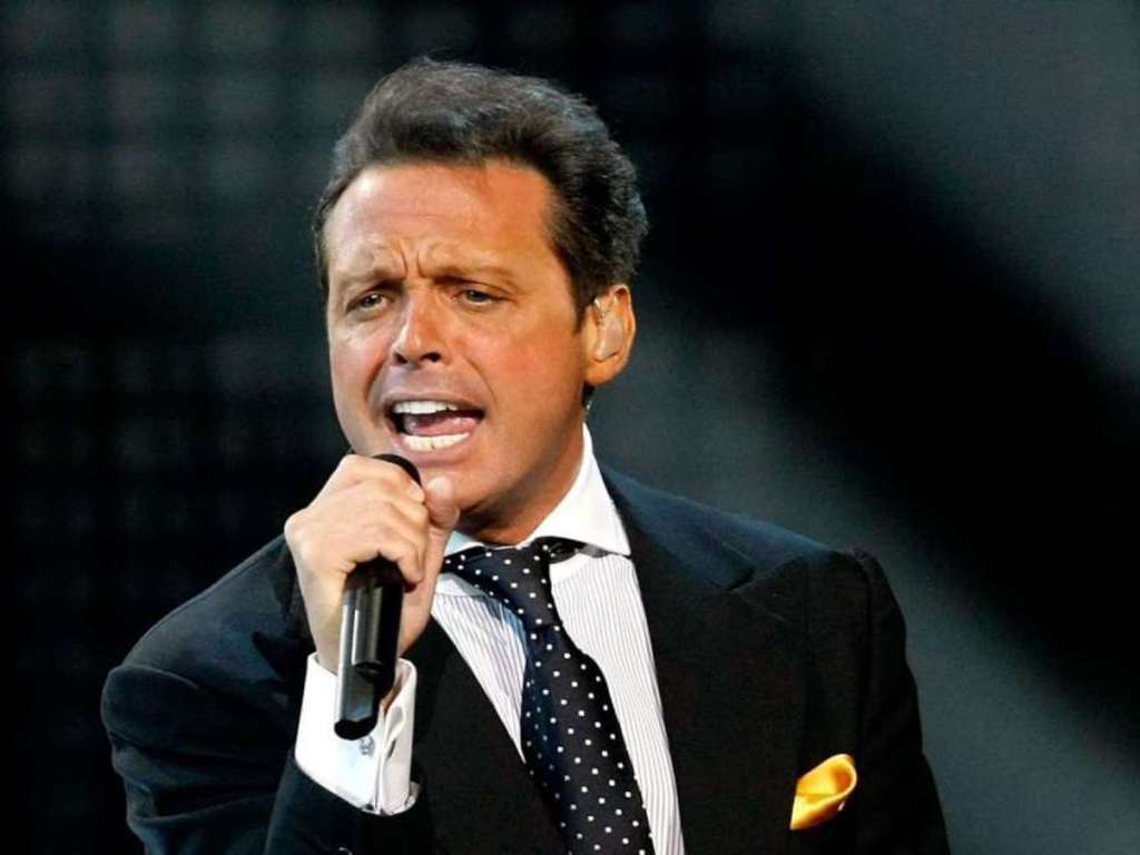 Luis Miguel reapareció en público luciendo su nuevo look
