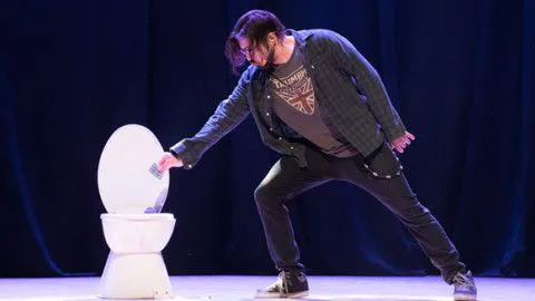 Edo Caroe regresa a Concepción con su show “Orgía de Ornitorrincos”