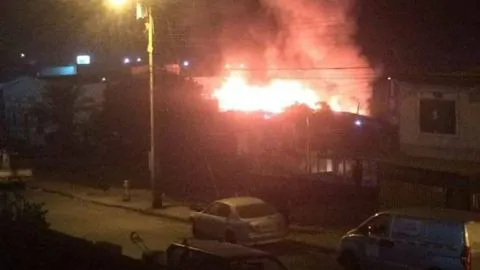 Utilizarán ADN para identificar a vecino que murió en incendio de anoche en Chiguayante
