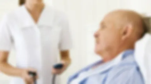 Adulto mayor muere porque limpiaron sus pulmones con detergente