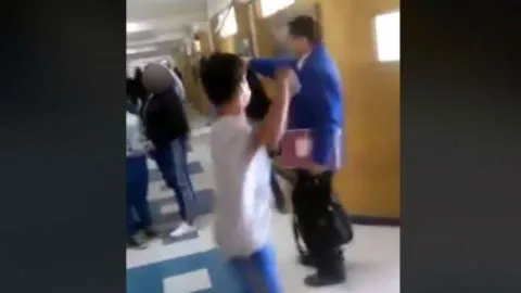 Colegio de Chillán toma drástica medida con alumno que agredió a profesor