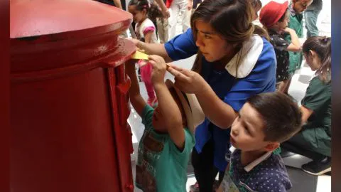 En Concepción CorreosChile mantiene la magia navideña con #ApadrinaUnaCarta