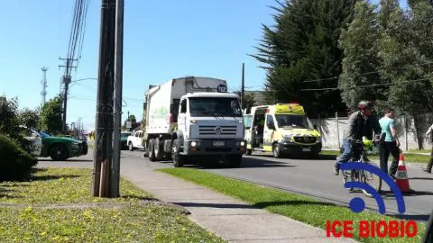 Peoneta de camión recolector de basura resultó con graves lesiones tras accidente