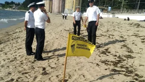 Extienden cierre a playa Los Bagres de Tomé por presencia de Fragata Portuguesa