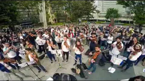 En Colombia estudiantes protestan cantando “El baile de los que sobran”, de Los Prisioneros