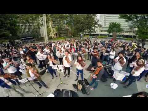 En Colombia estudiantes protestan cantando “El baile de los que sobran”, de Los Prisioneros