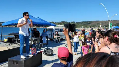 Ex Rojo Pablo Alarcón puso todo el romanticismo en evento por la Teletón en Dichato