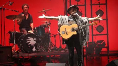 Fernando Milagros recordó a Camilo Catrillanca durante su show en Teatro Biobío