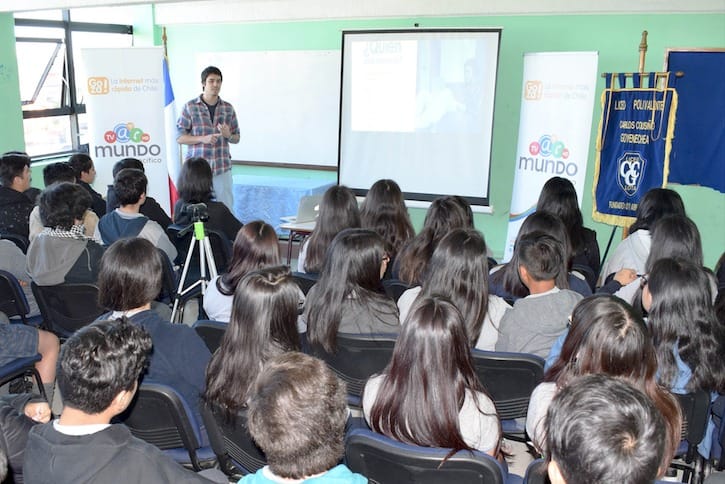 Jóvenes de Lota aprendieron claves de cómo emprender en Internet