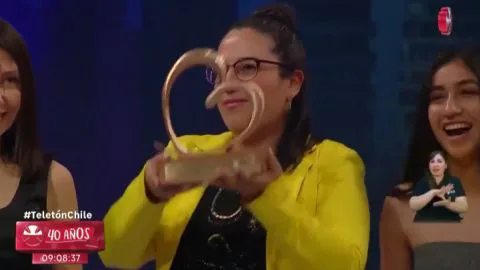 ¡Gigante! Perfecta presentación de cantante de Concepción en la Teletón la hizo ganar premio al talento regional
