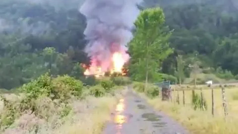 Ataque incendiario arrasa con tres instalaciones en fundo que ya había sido atacado en Contulmo