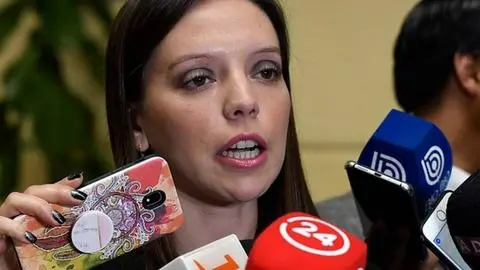 Camila Flores llama a no tener miedo a reconocerse pinochetista y es ovacionada