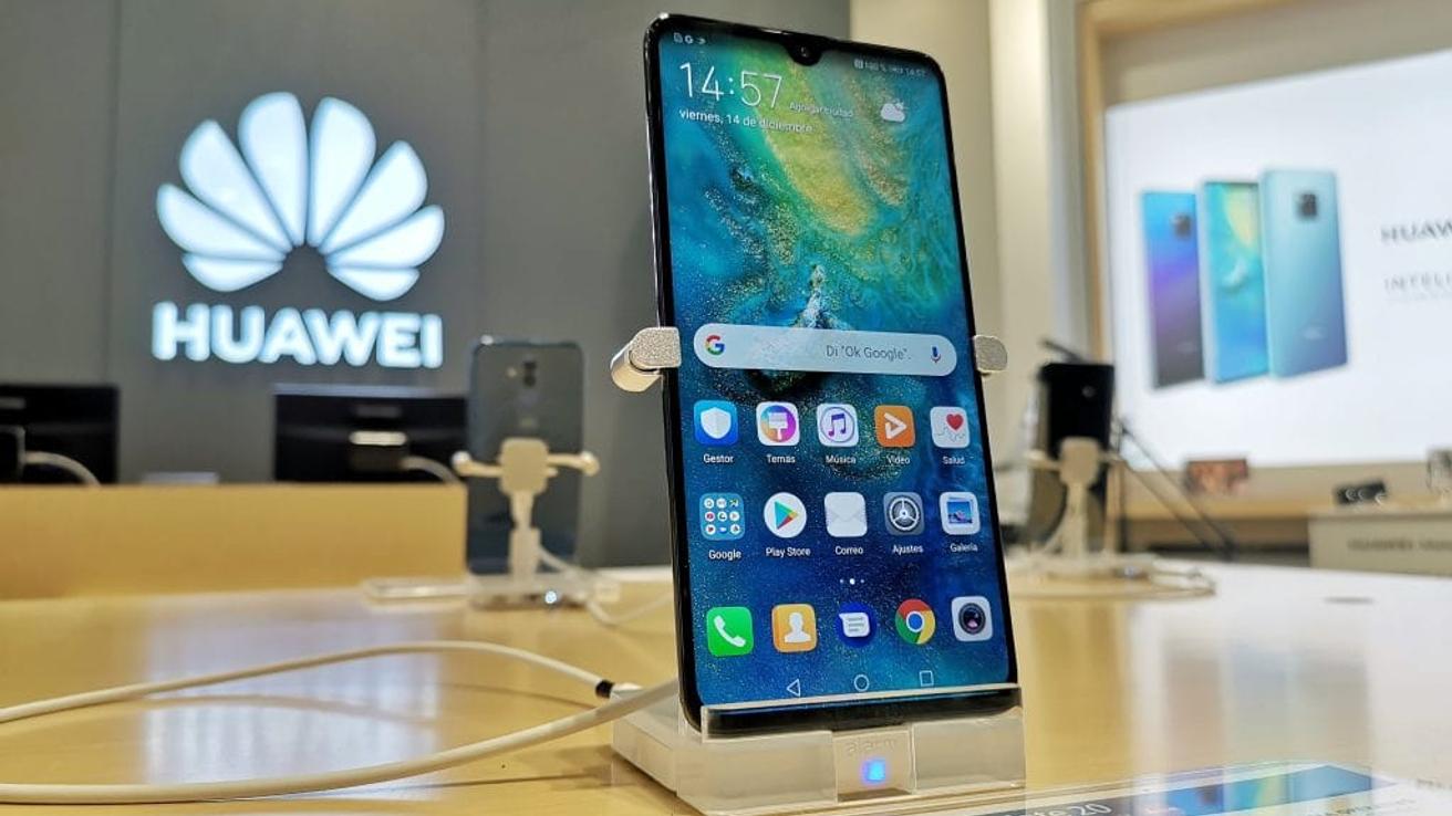 ¡Penquistas hicieron fila para conocer la nueva tienda de Huawei inaugurada en el mall!