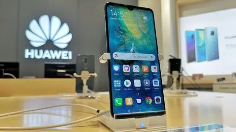 ¡Penquistas hicieron fila para conocer la nueva tienda de Huawei inaugurada en el mall!