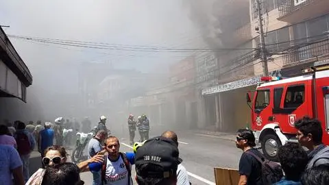 Pánico por incendio en importadora en pleno centro de Concepción que se descontroló