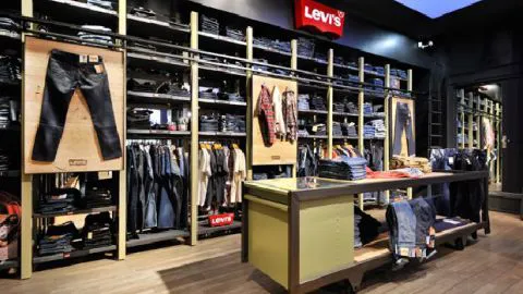 ¡Sorprenden a una joven robándose 40 jeans desde el Mall Plaza Trébol!