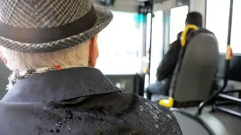 La linda conversación de un abuelito en una micro que emocionará a todos