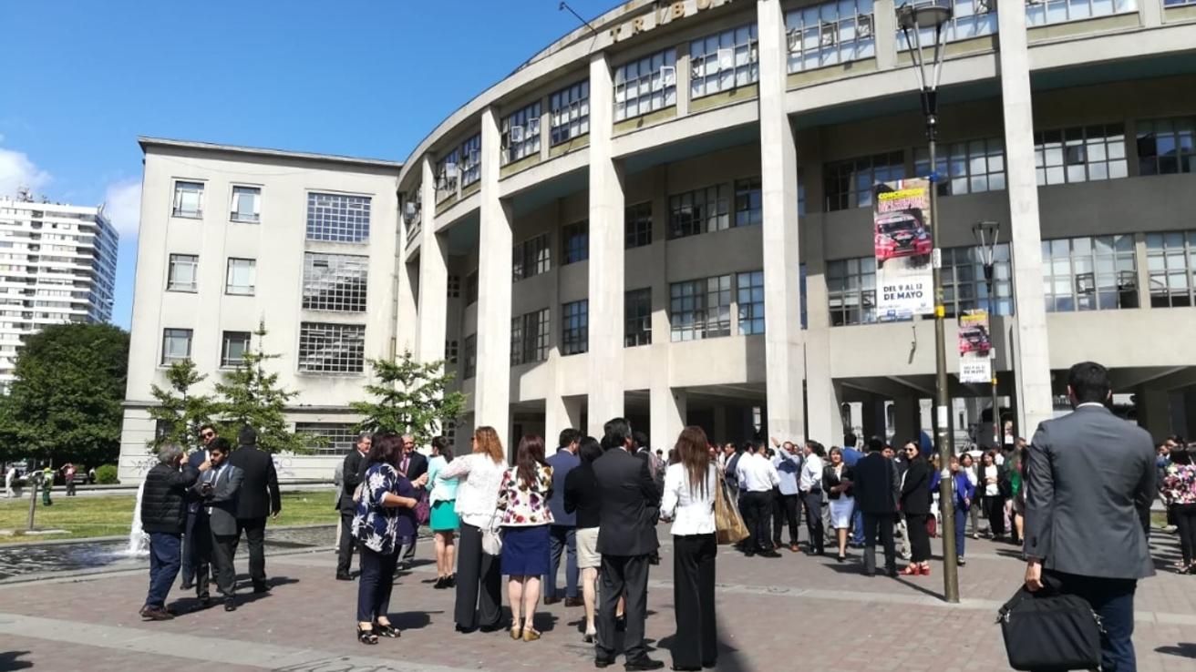 Amenaza de bomba obliga evacuación del Palacio de Tribunales de Concepción