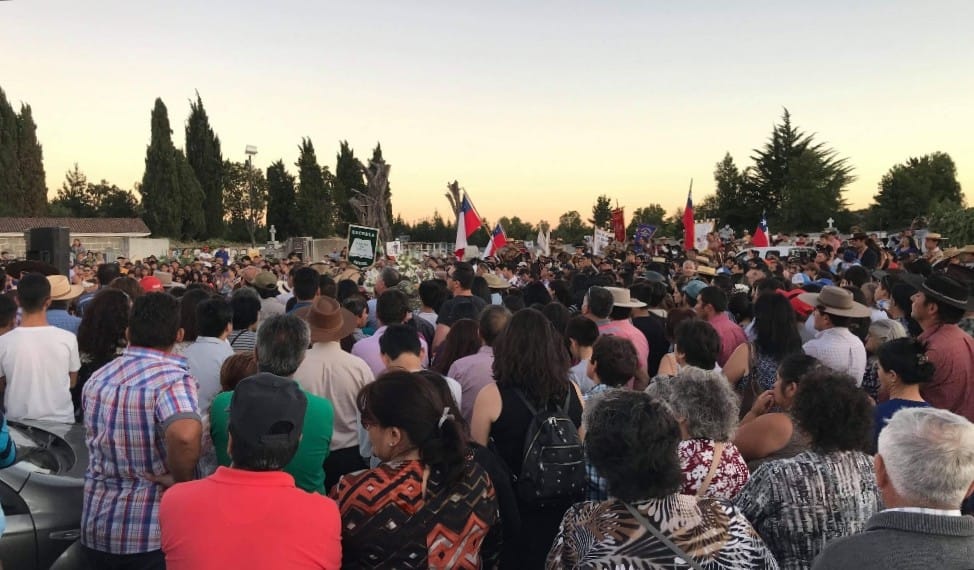 Multitudinario funeral de niño que murió degollado en Yumbel