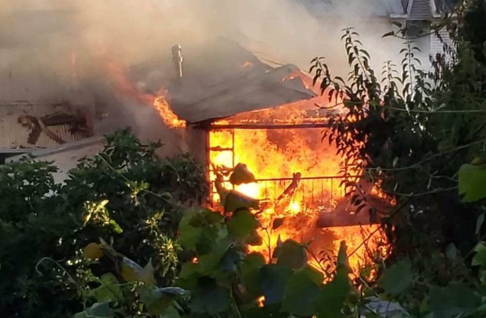 Al menos cuatro casas resultan con daños por el fuego en Lota