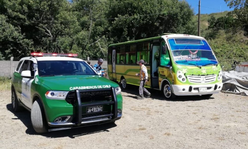 Detienen a conductor de una Coronel-Lota por manejar con documentación falsa