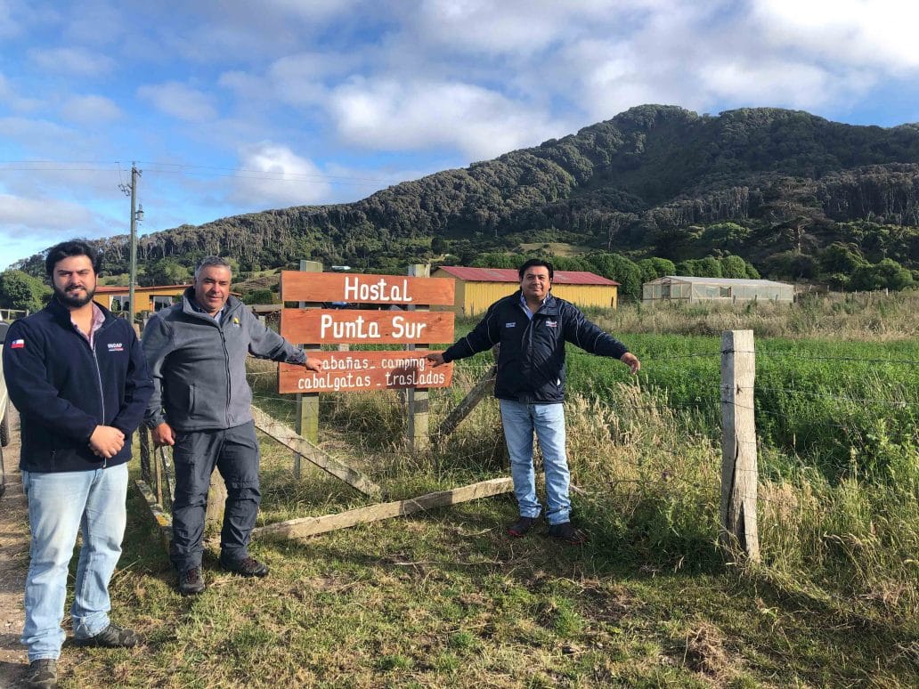 Director regional de INDAP visitó emprendimientos de agricultores de la Isla Mocha