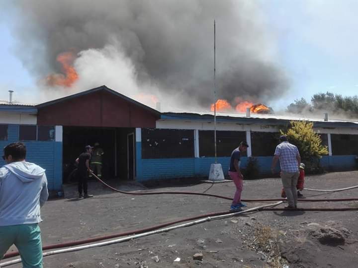Revelan futuro de colegio arrasado por incendio forestal en Quilleco