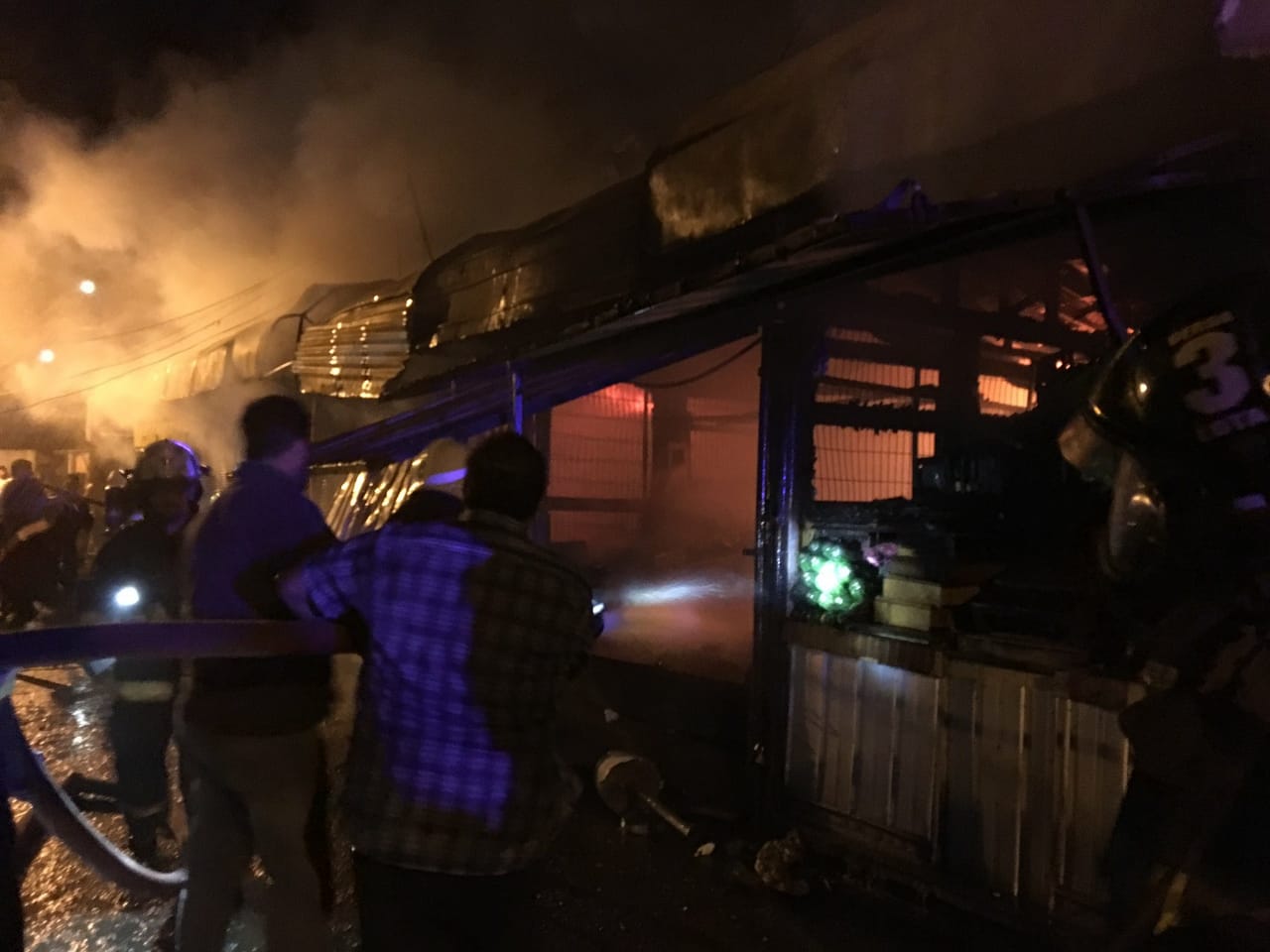 Dos incendios afectaron locales y casas en Lota