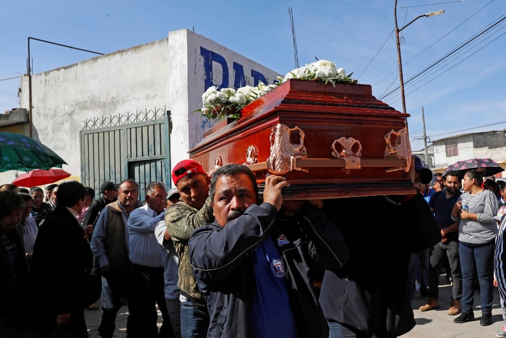 Cifra de muertos sube a 95 tras explosión de ducto en México