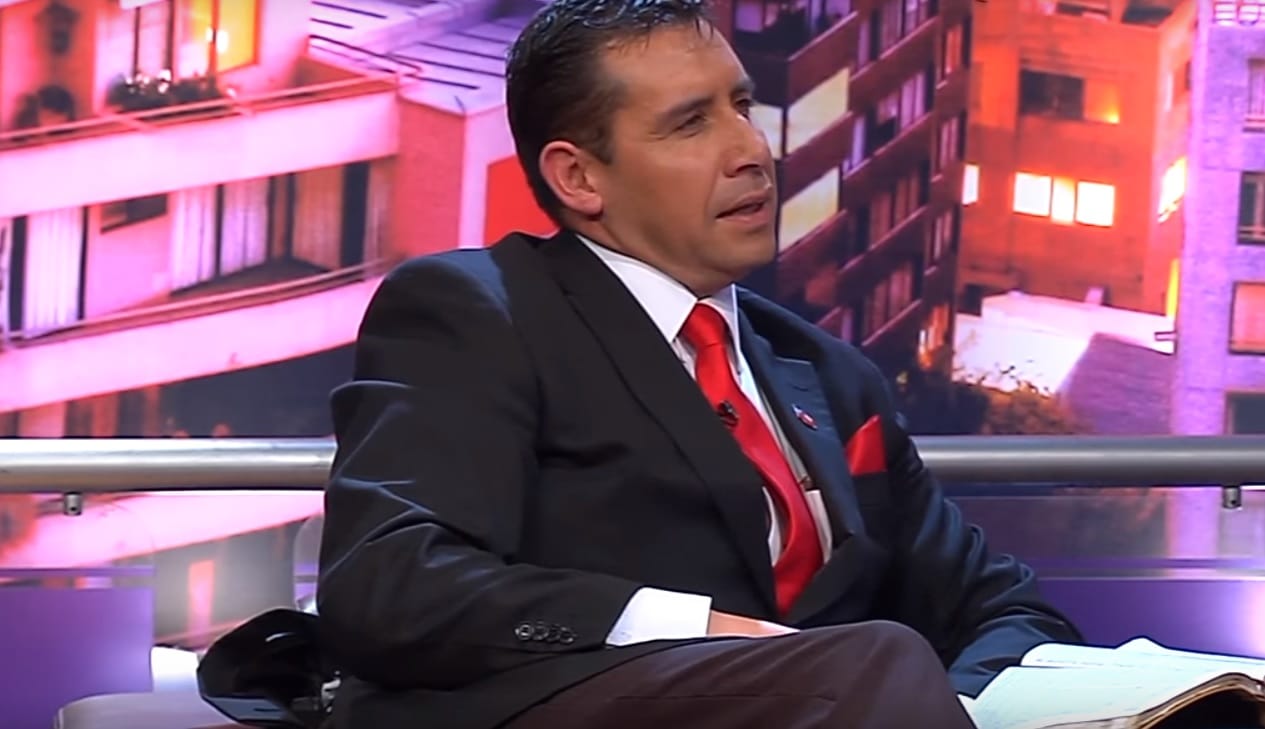 Pastor Soto contra Leonardo Farkas: “Que se humille y pida perdón”