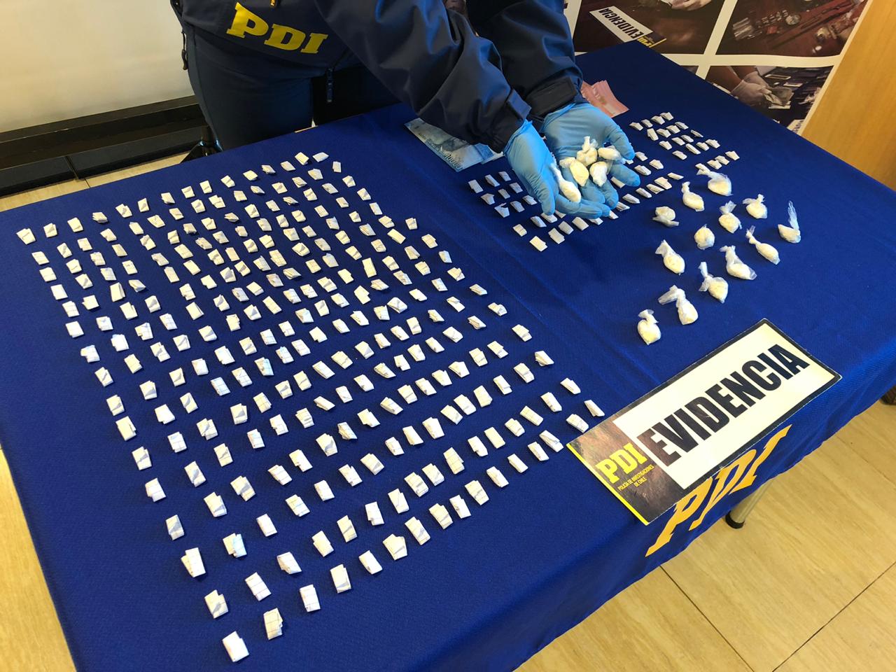 Decomisan más de 1.600 dosis de cocaína base en Los Ángeles