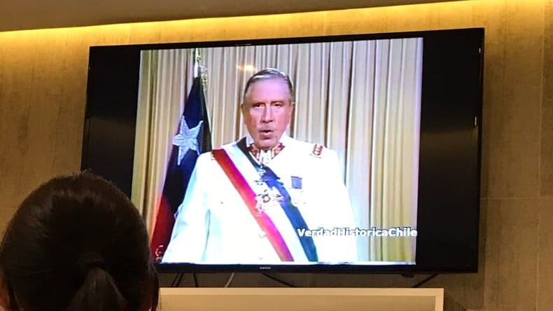 Salón VIP de aeropuerto transmitió discurso de Pinochet