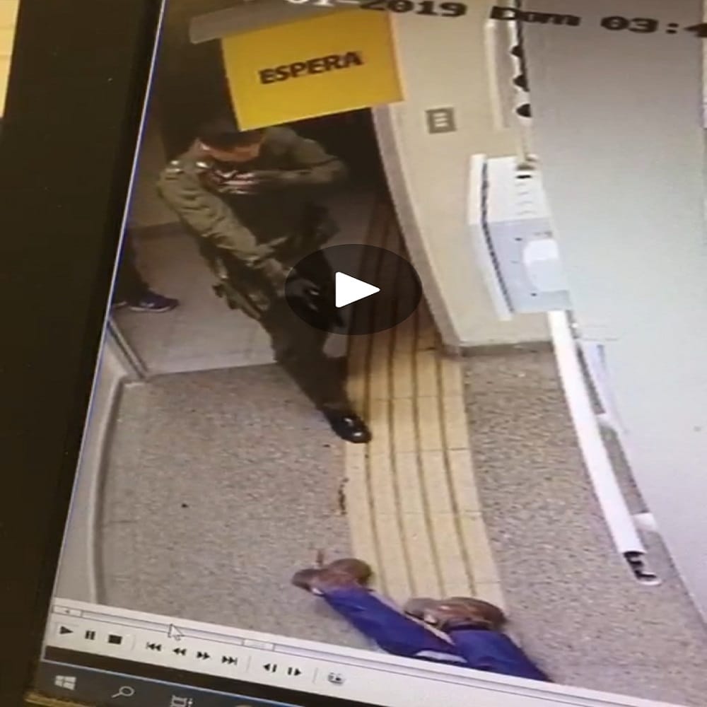 [VIDEO] Carabineros redujo a balazos a hombre que puso cuchillo al cuello a doctor en Hualpén