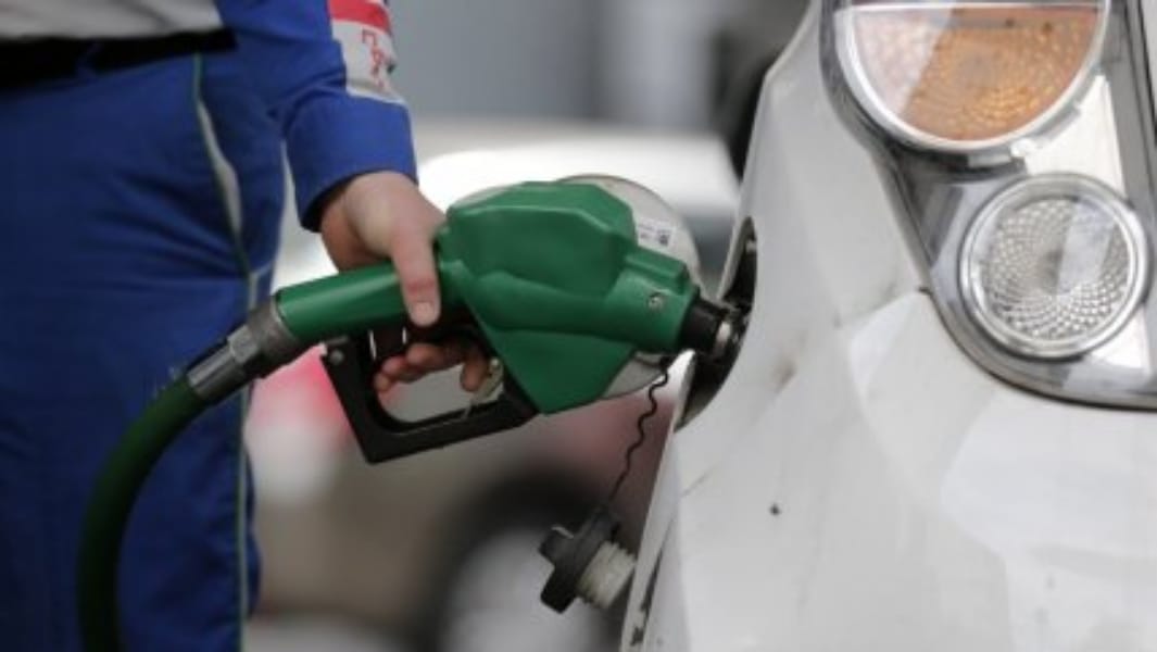 Precio de las bencinas tendrán una baja a partir de este jueves