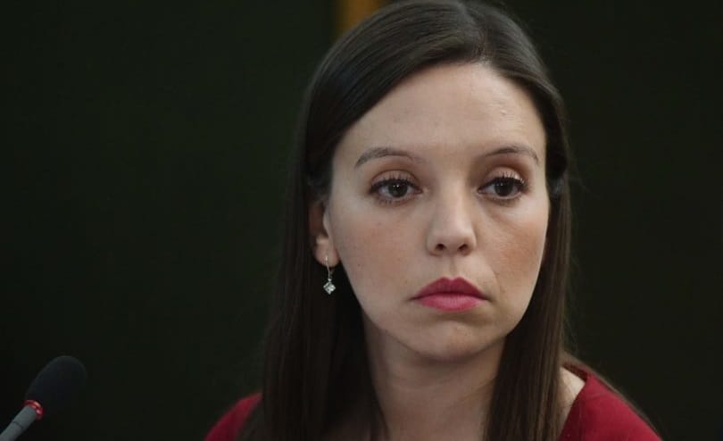 Diputada Flores tildó de “medios de izquierda” a Chv y CNN por informar que Presidente de Gasco financió a Kast