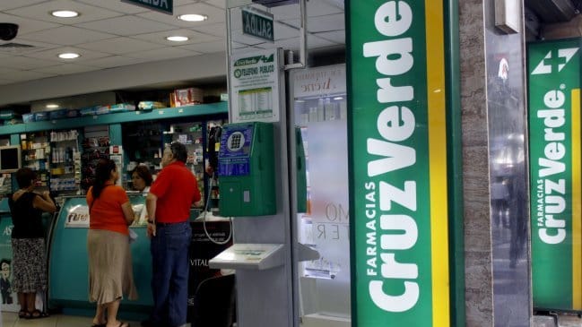 Prohiben temporalmente funcionamiento de farmacia Cruz Verde en Lebu