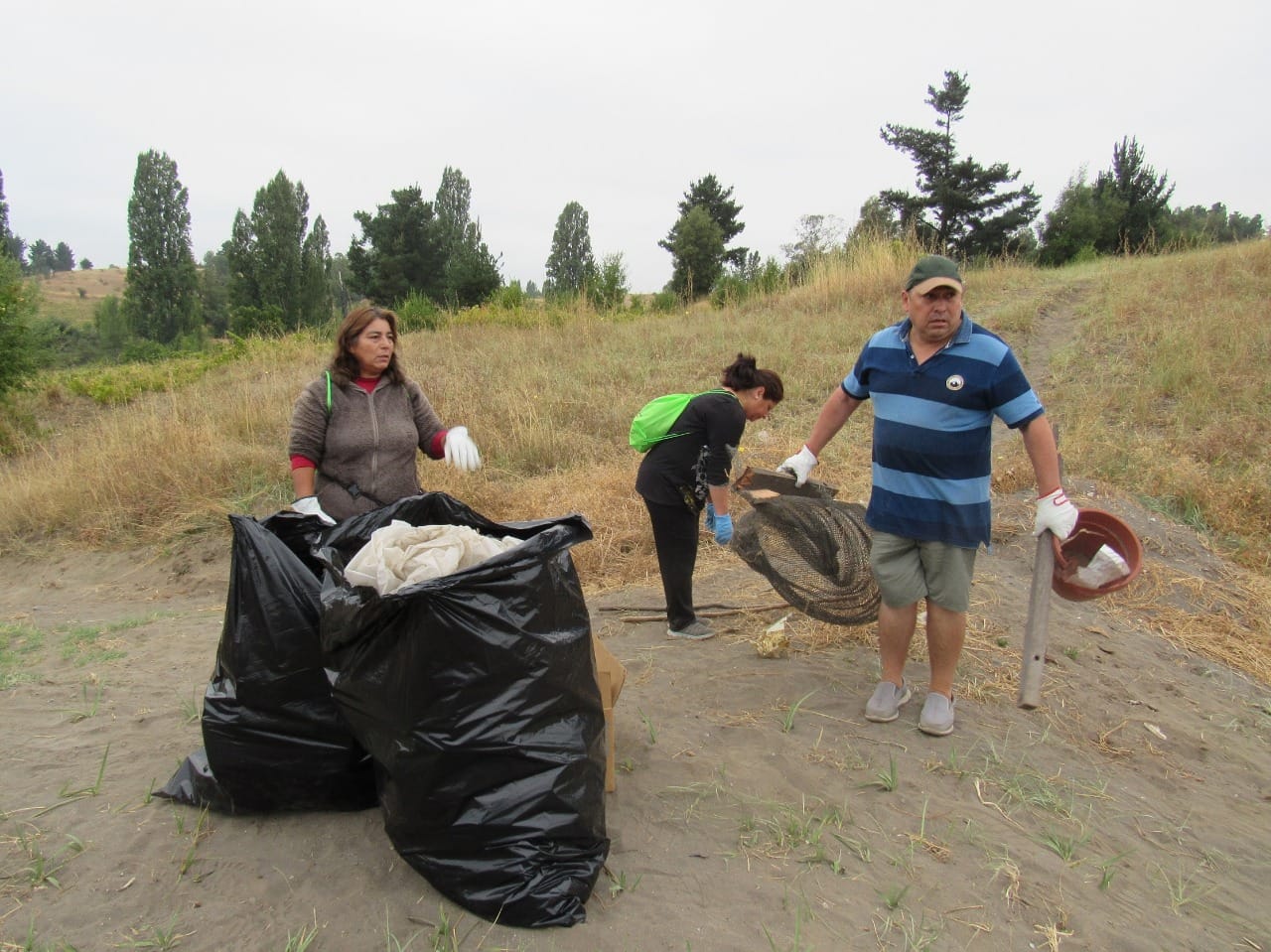 Vecinos de Laja realizan operativo de limpieza en zona de interfaz