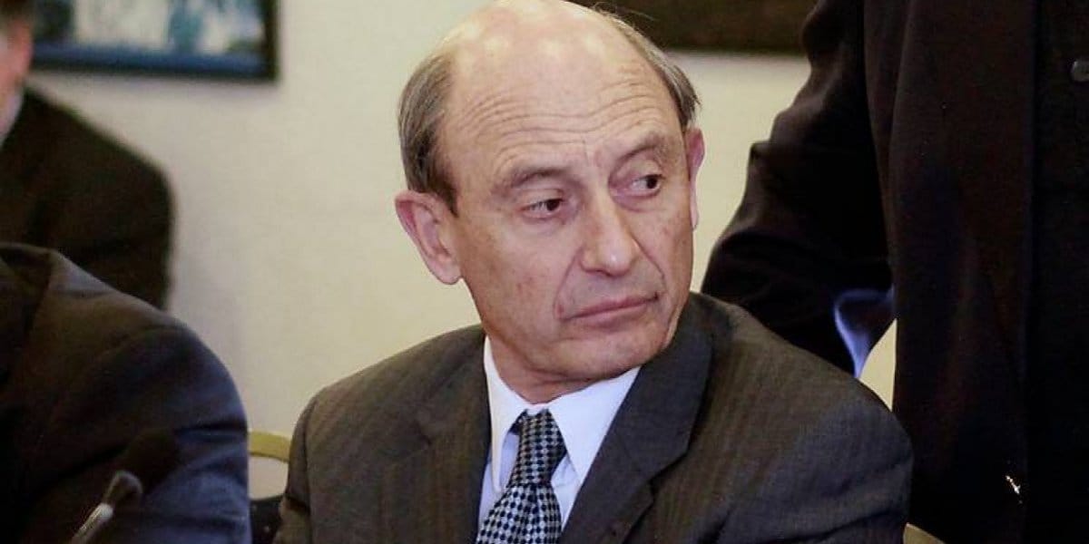 Notifican orden de detención contra a excomandante Juan Emilio Cheyre por torturas a presos políticos