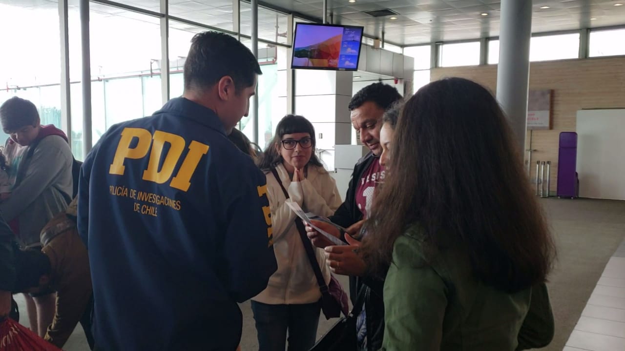 Viaja sin sorpresas: Campaña de migración segura se realizó en el Aeropuerto de Concepción